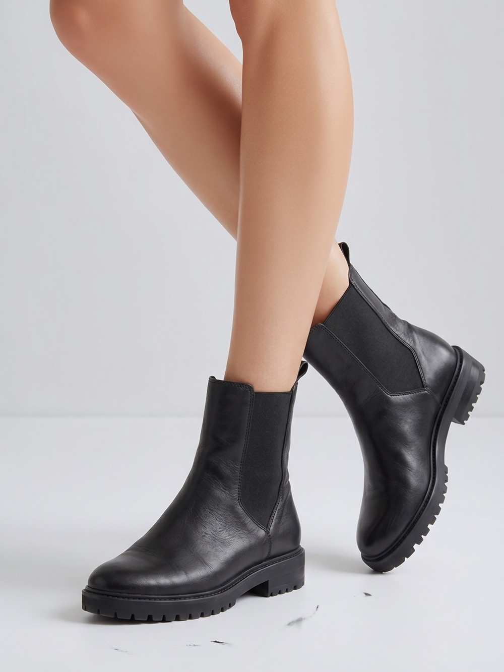 Banana Republic Black Leather Chelsea Boots. Women’s Sz 8 - Picture 1 of 8